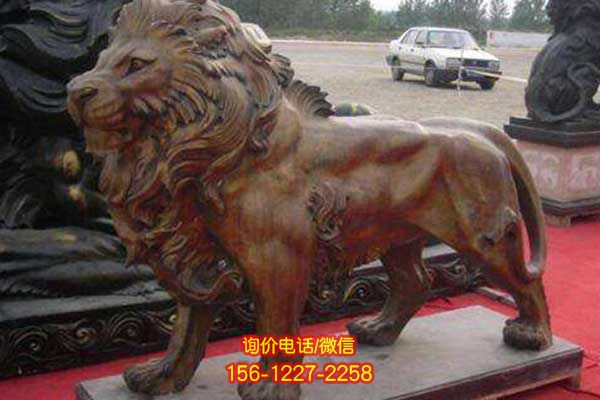 狮子雕塑:玻璃钢仿真动物雕塑安装于广场 狮子雕塑:玻璃钢仿真动物雕塑安装于广场