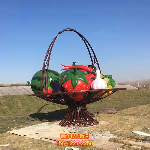 园林景观玻璃钢雕塑：结合人物与植物的艺术美学