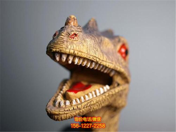 玻璃钢恐龙雕塑，为广场增添精彩