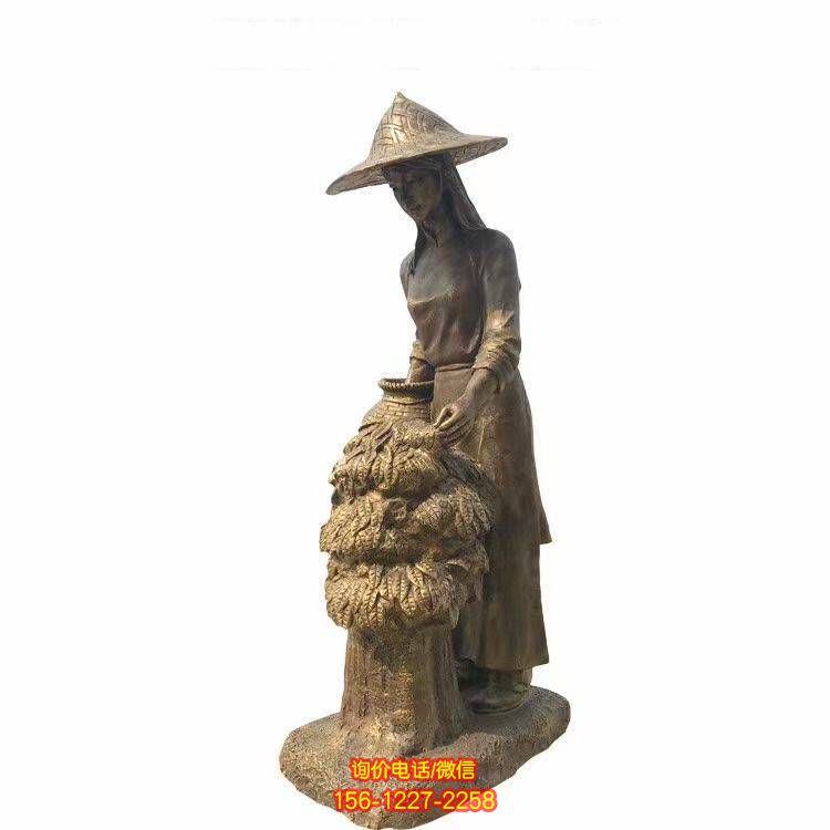 玻璃钢女孩雕塑，为园林增添灵动人物气息