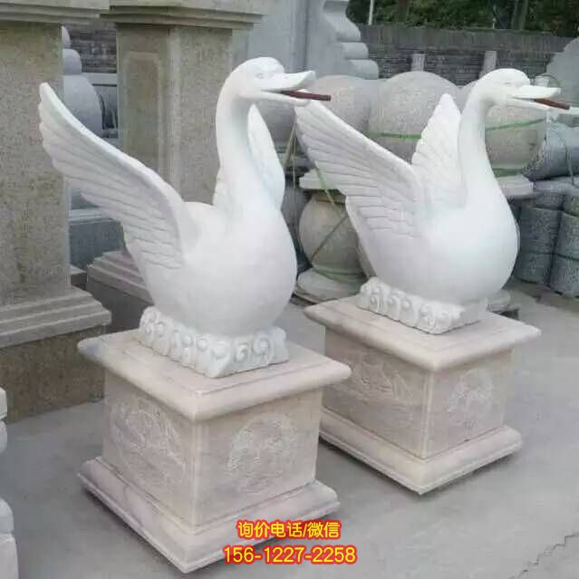 石雕天鹅雕塑，美化庭院小区