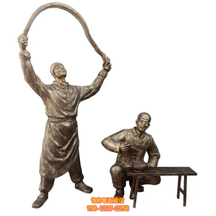 玻璃钢人物雕塑：让艺术与生活完美结合