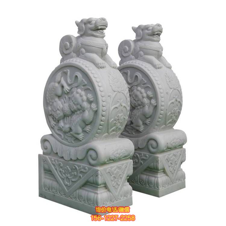 石雕狮子，雕塑装点庭院