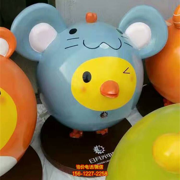 玻璃钢卡通雕塑：激发无限想象