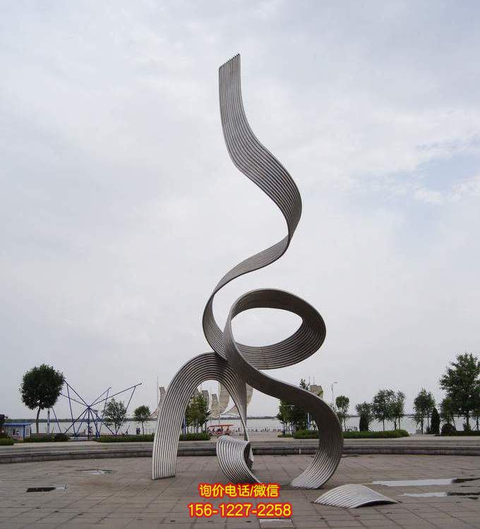 不锈钢抽象雕塑：为园林广场带来独特的景观