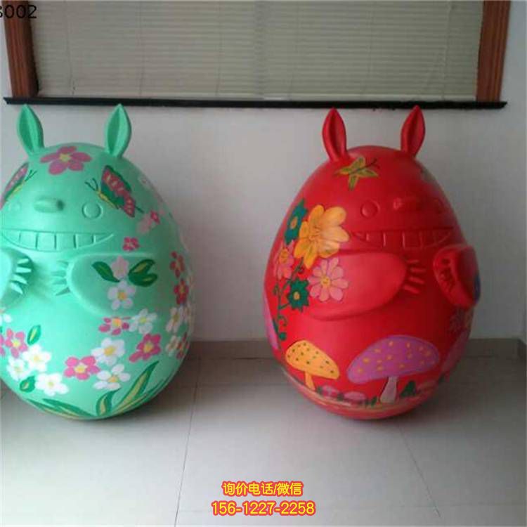 玻璃钢彩绘花朵龙猫雕塑