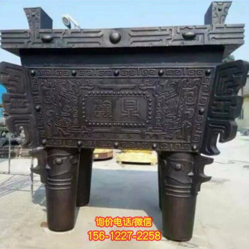 仿古青铜雕塑，给人以古雅之美