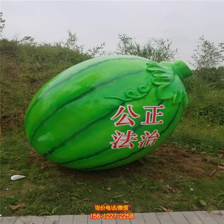 城市街道摆放玻璃钢仿真西瓜雕塑