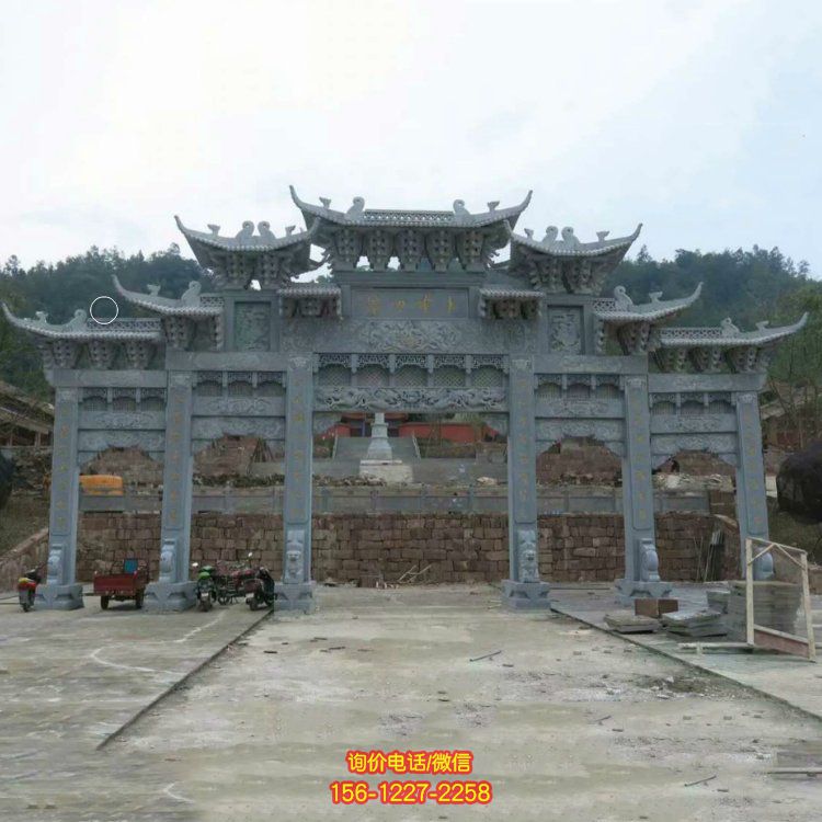 青石仿古建筑寺庙大门摆放五门石牌坊