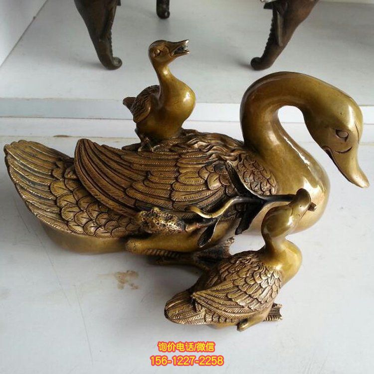 景区铸玻璃钢仿铜天鹅铸造 欧式抽像情侣天鹅摆件