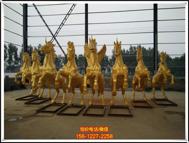 玻璃钢喷金烤漆大型动物景观飞马雕塑
