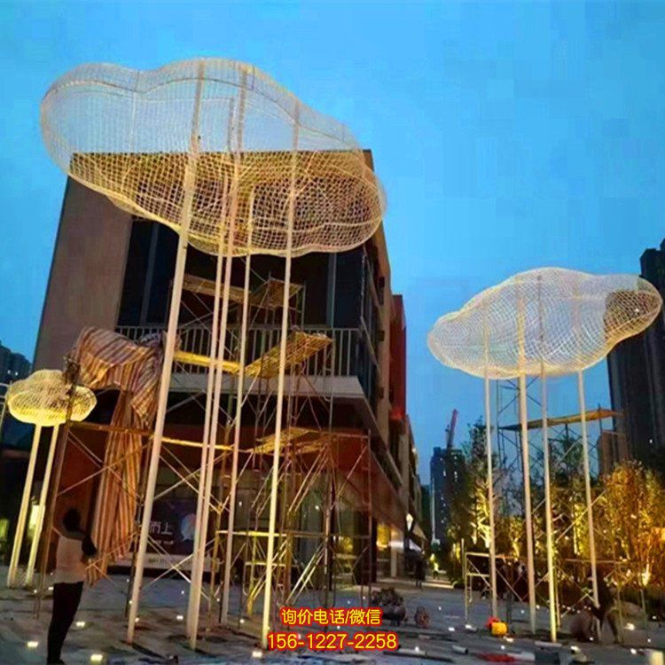 城市广场创意镂空漂浮云朵雕塑