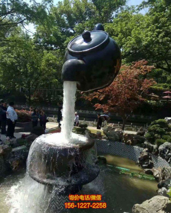 大型园林广场玻璃钢仿真悬空流水茶壶喷泉雕塑