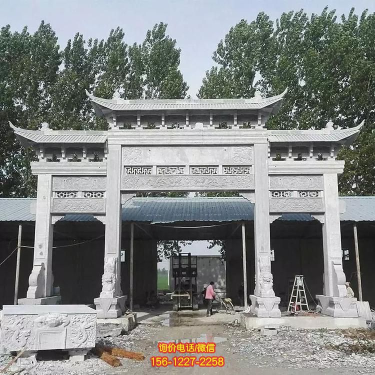 寺庙景区道路摆放青石雕刻仿古三门石雕牌坊