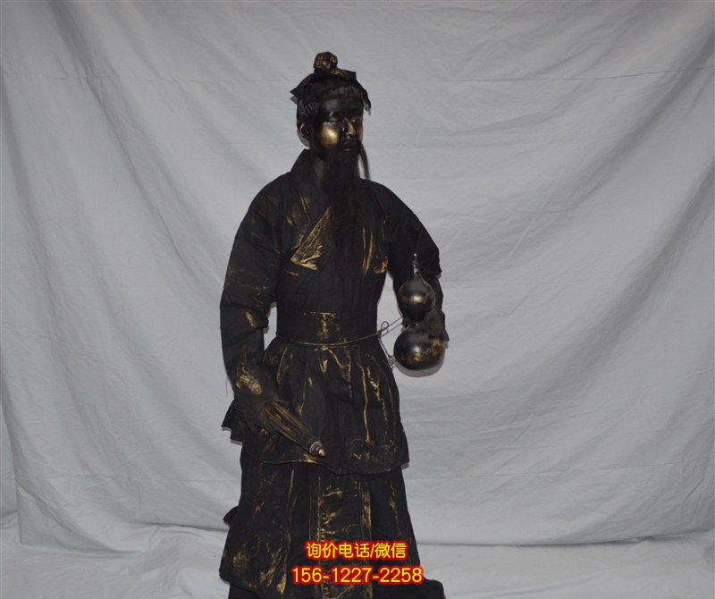 拿着葫芦的道士古代人物铜雕葫芦雕塑 拿着葫芦的道士古代人物铜雕葫芦雕塑