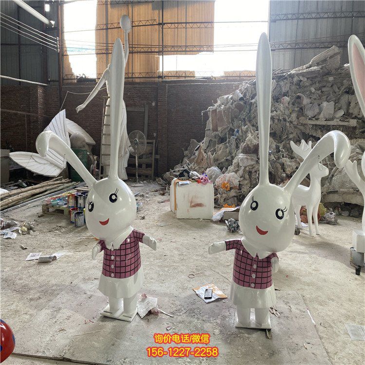 商场玻璃钢彩绘卡通兔子雕塑