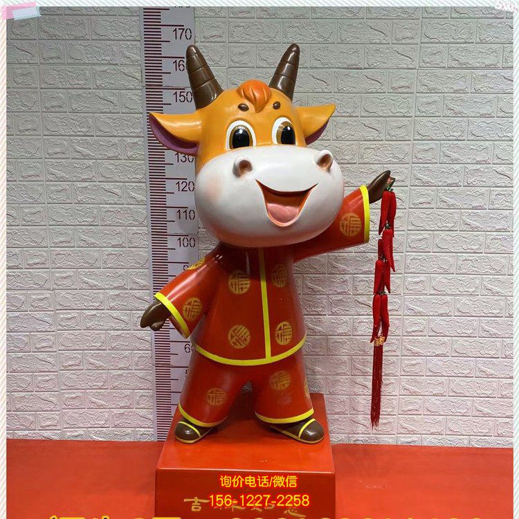 商场室内摆放玻璃钢卡通牛吉祥物小品雕塑