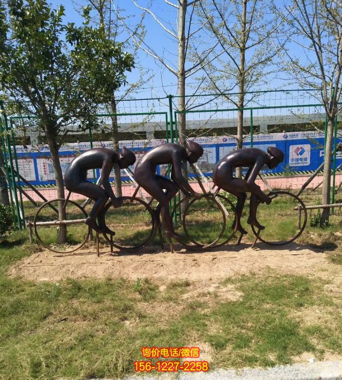 园林景区玻璃钢仿铜园林景观骑自行车的抽象人物景观