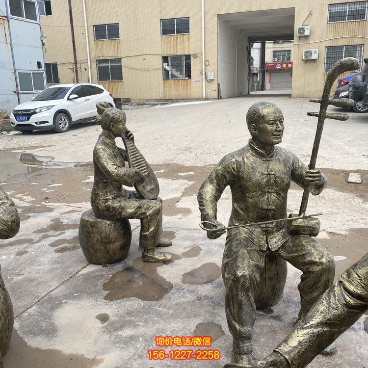 城市街道玻璃钢仿铜园林景观演奏乐器的人物景观