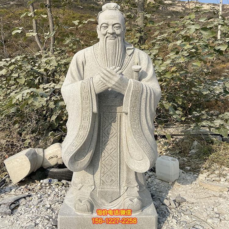 孔子，佩剑作揖的花岗岩孔子石雕像