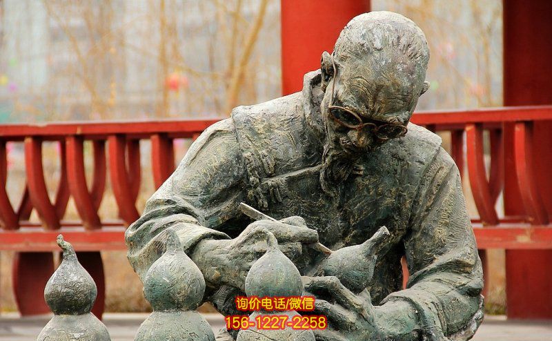 园林在葫芦上刻字的老人铜雕葫芦雕塑 园林在葫芦上刻字的老人铜雕葫芦雕塑