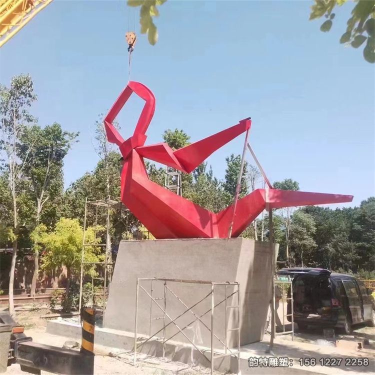 不锈钢红领巾雕塑 校园文化广场的标志 不锈钢红领巾雕塑 校园文化广场的标志