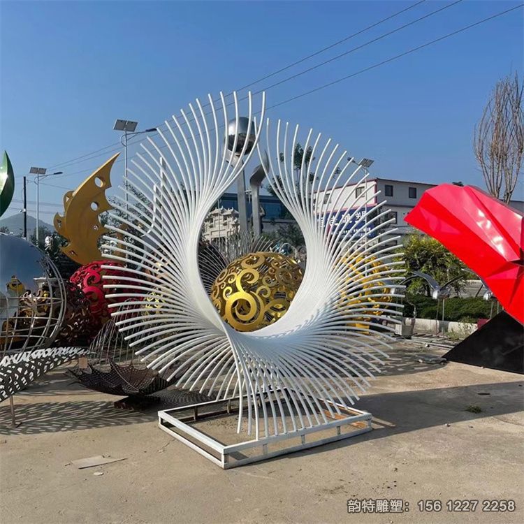 抽象不锈钢凤尾雕塑 是地产中靓丽的一景 抽象不锈钢凤尾雕塑 是地产中靓丽的一景
