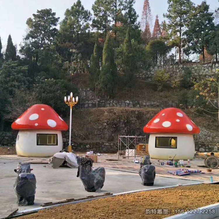 蔬菜水果造型房子雕塑 成为游乐场一大亮点 蔬菜水果造型房子雕塑 成为游乐场一大亮点