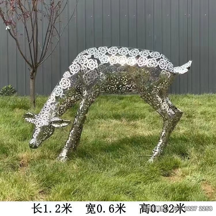 不锈钢花瓣鹿雕塑 为环境增添了美感 不锈钢花瓣鹿雕塑 为环境增添了美感