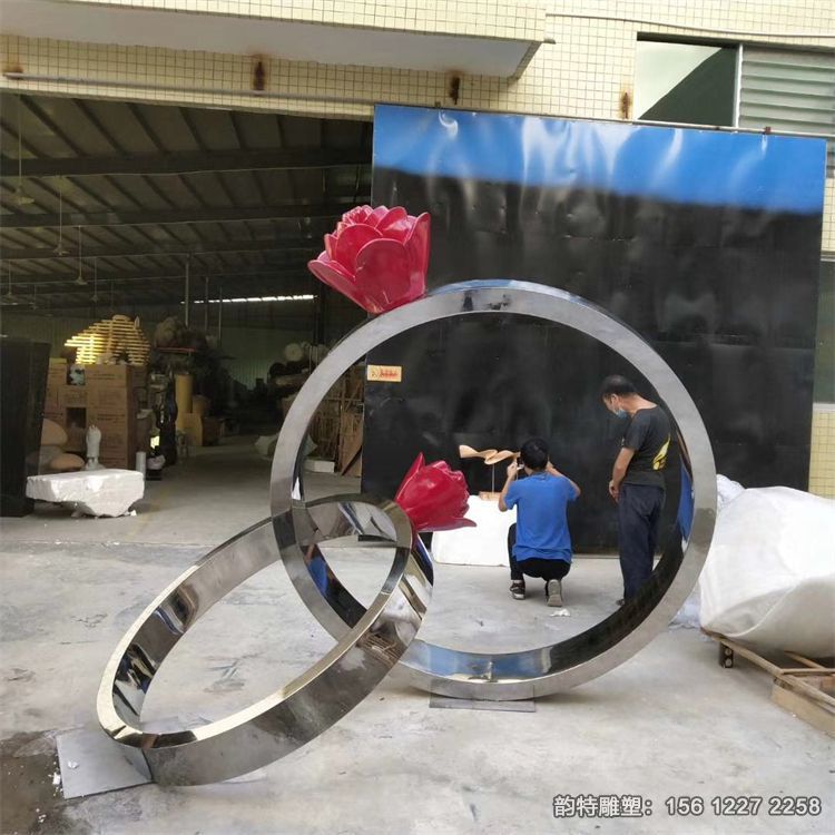 不锈钢戒指雕塑 线条流畅,艺术感染力强 不锈钢戒指雕塑 线条流畅,艺术感染力强