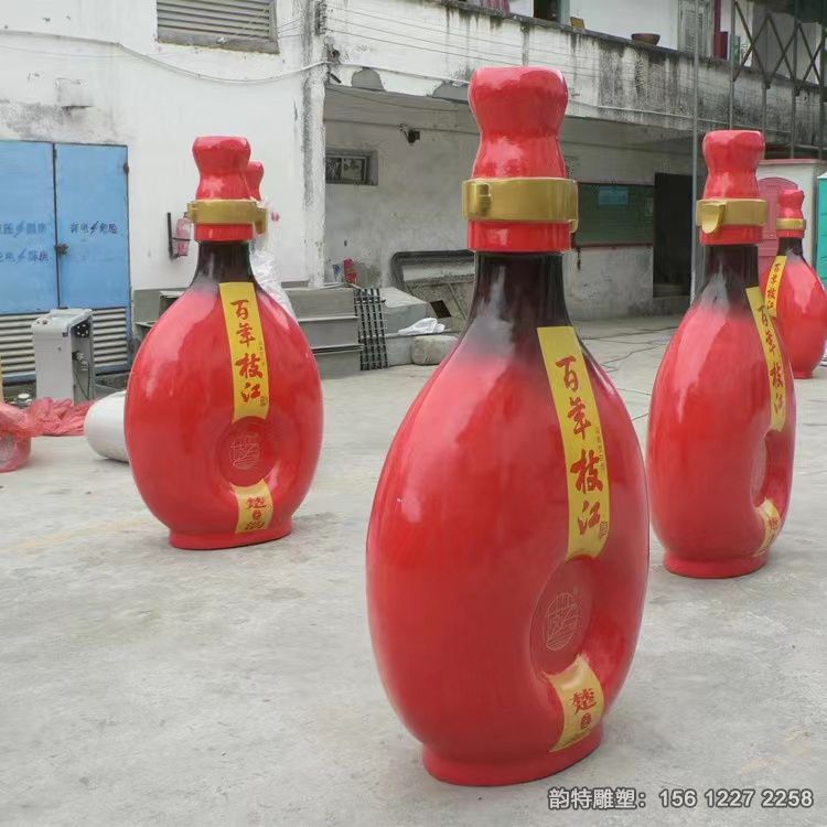 玻璃钢仿真酒瓶雕塑 宛如一朵绽放的艺术之花 玻璃钢仿真酒瓶雕塑 宛如一朵绽放的艺术之花