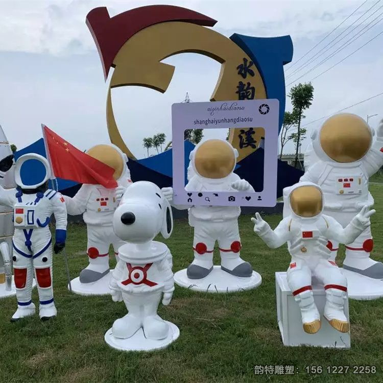 玻璃钢太空人雕塑定制,卡通宇航员雕塑加工厂 玻璃钢太空人雕塑定制,卡通宇航员雕塑加工厂