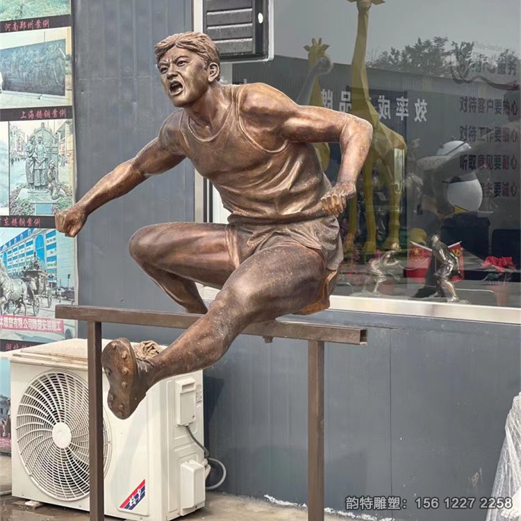 玻璃钢跨栏运动员雕塑,体育运动主题雕塑加工定做 玻璃钢跨栏运动员雕塑,体育运动主题雕塑加工定做