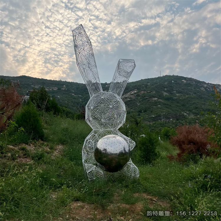 不锈钢兔子雕塑132