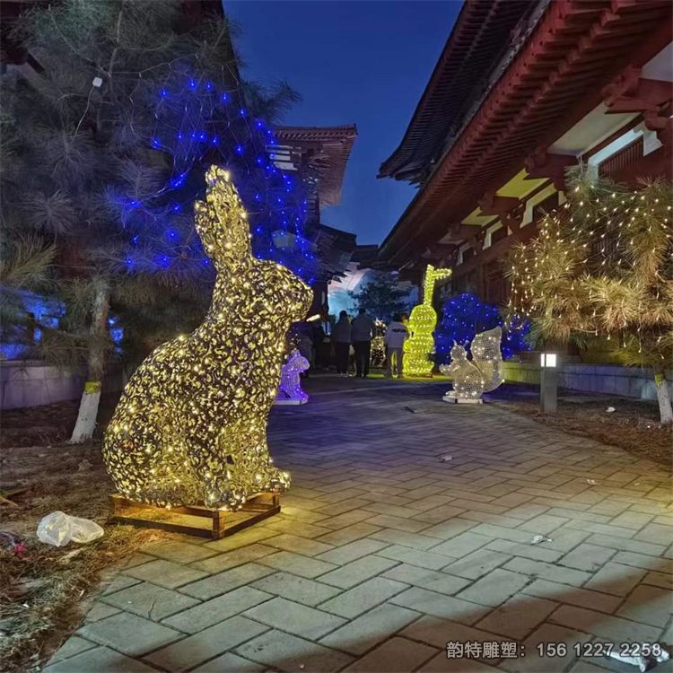 不锈钢兔子雕塑94