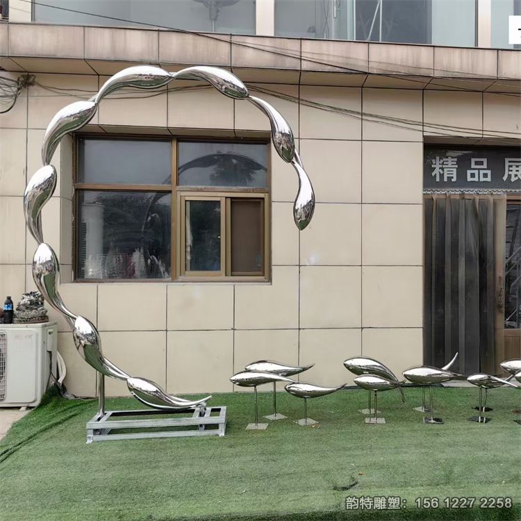 不锈钢鱼雕塑121