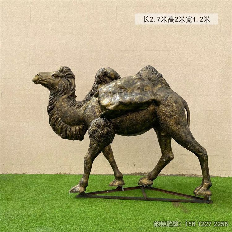 骆驼雕塑04