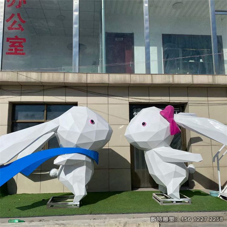 不锈钢兔子雕塑109