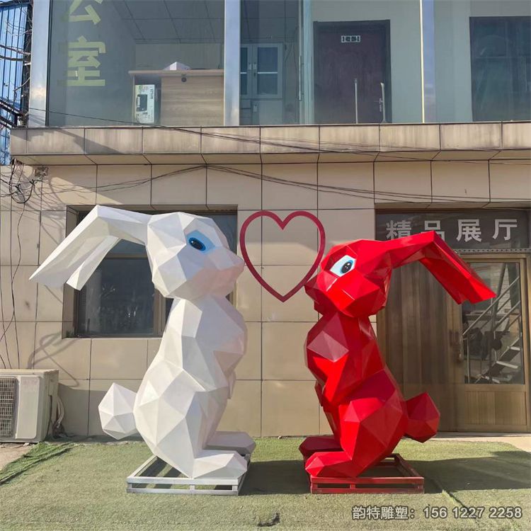 不锈钢兔子雕塑108