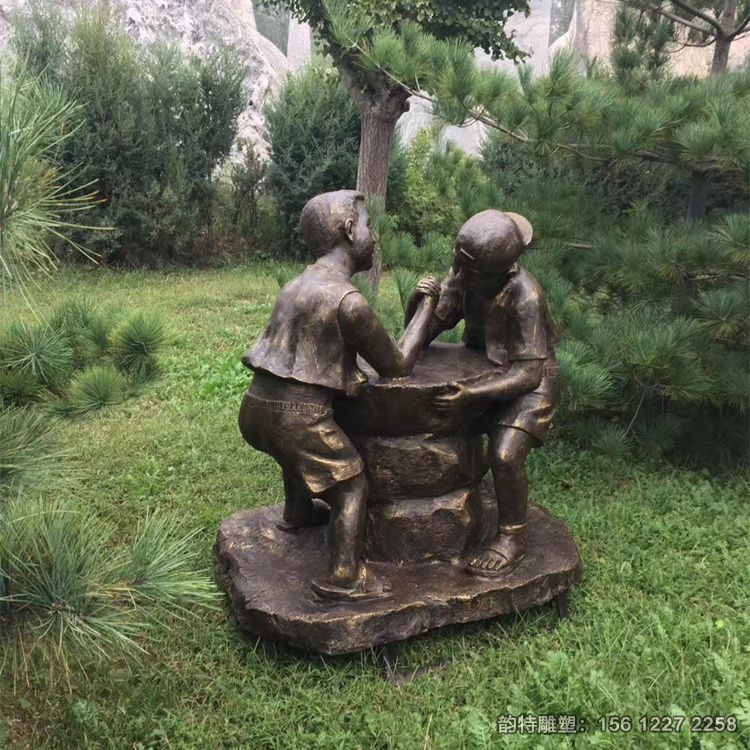 玻璃钢小孩掰手腕雕塑,儿童玩耍主题雕塑案例分享 玻璃钢小孩掰手腕雕塑,儿童玩耍主题雕塑案例分享