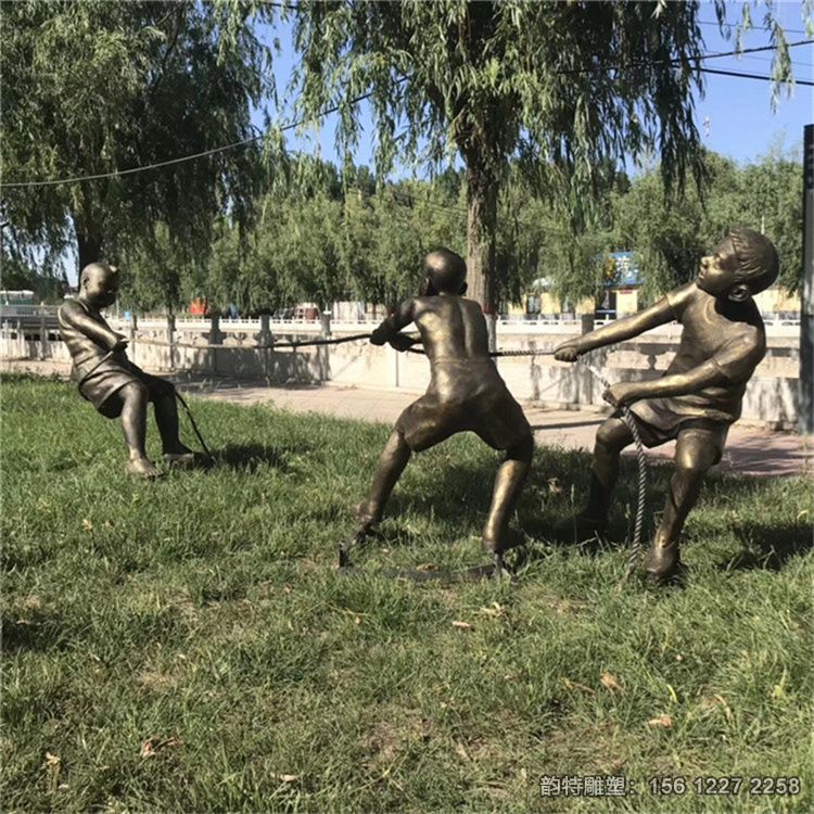 广场玻璃钢拔河小孩雕塑,儿童拔河雕塑案例欣赏 广场玻璃钢拔河小孩雕塑,儿童拔河雕塑案例欣赏