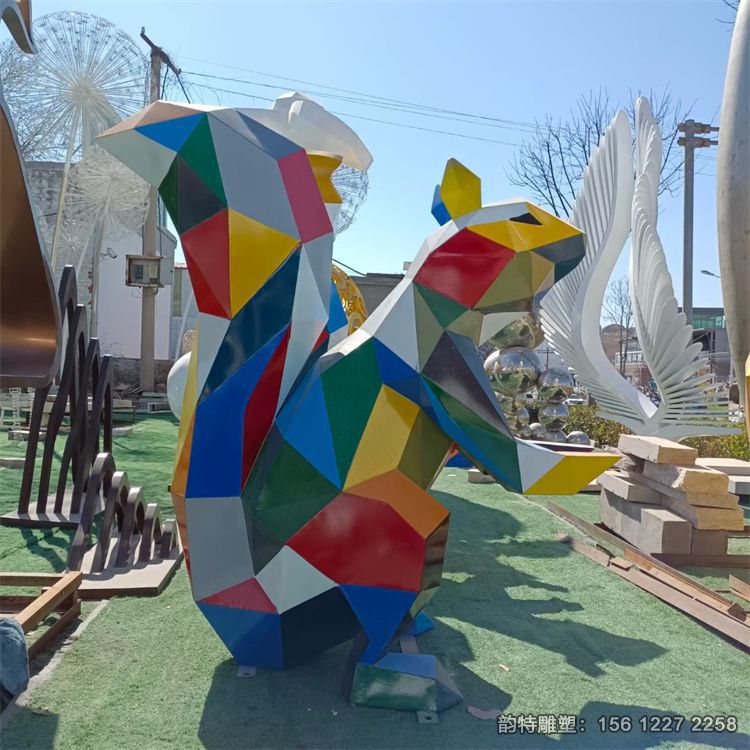 不锈钢松鼠雕塑实物图 几何松鼠摆件 不锈钢松鼠雕塑实物图 几何松鼠摆件