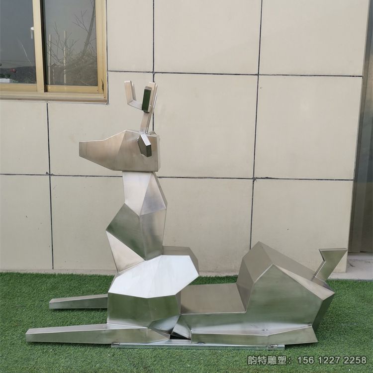 不锈钢几何鹿雕塑设计 添加了几何元素造型简洁时尚