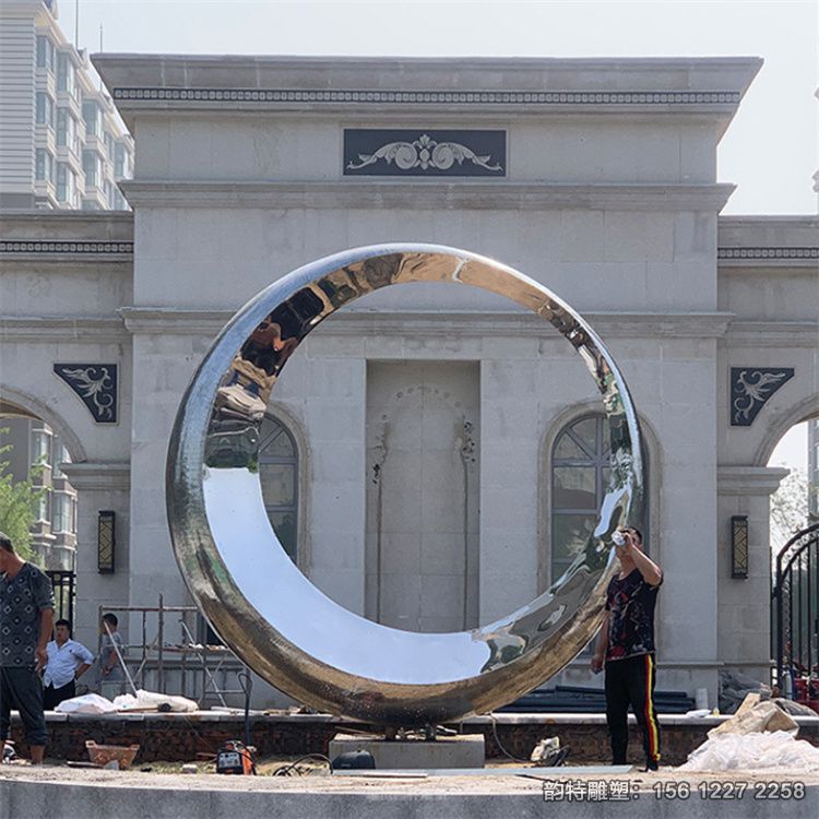 不锈钢月亮雕塑 镜面圆环制作厂家