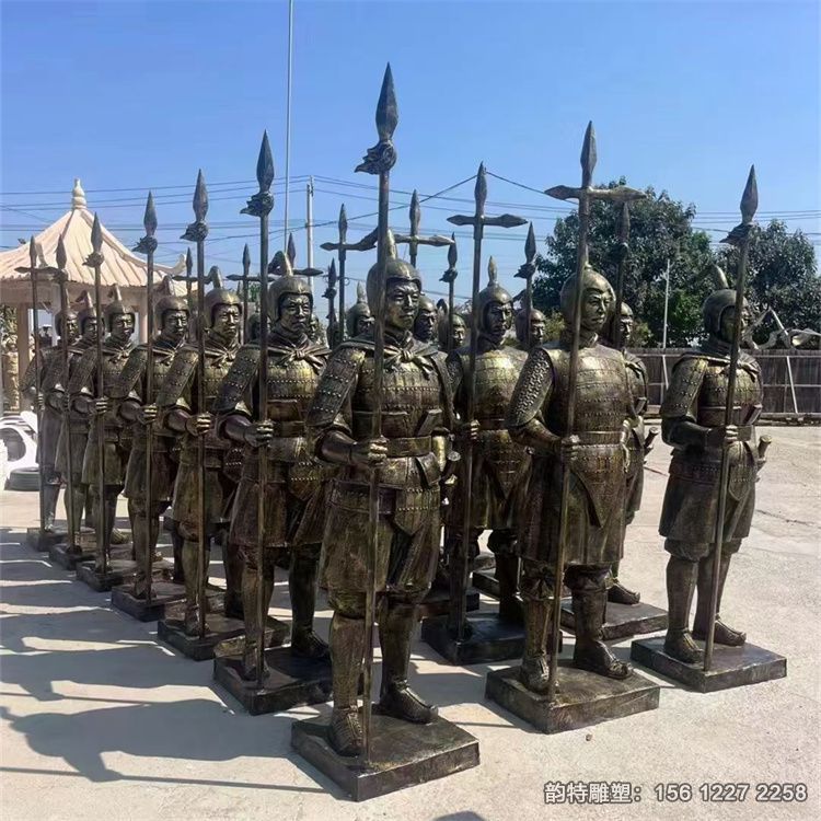 不同时期的士兵雕塑 在服饰兵器上面都有不同
