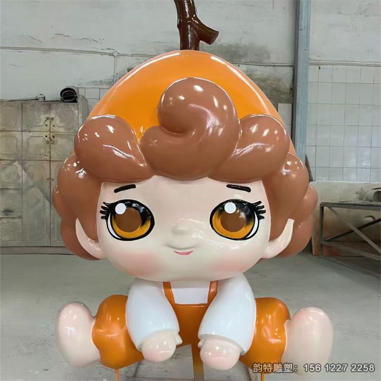 枇杷卡通雕塑车间实拍图 玻璃钢卡通雕塑厂家